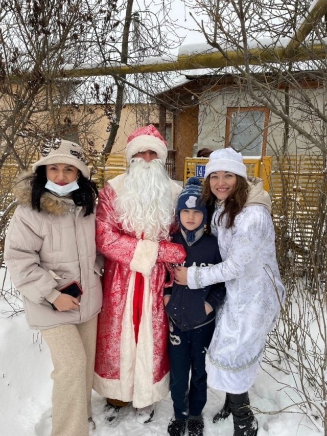 Новый год в каждый дом: Дед Мороз и Снегурочка приходят в гости к юным грязинцам